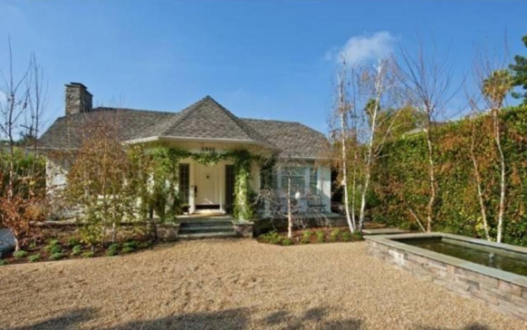 Weirdly Modest Celebrity Homes
